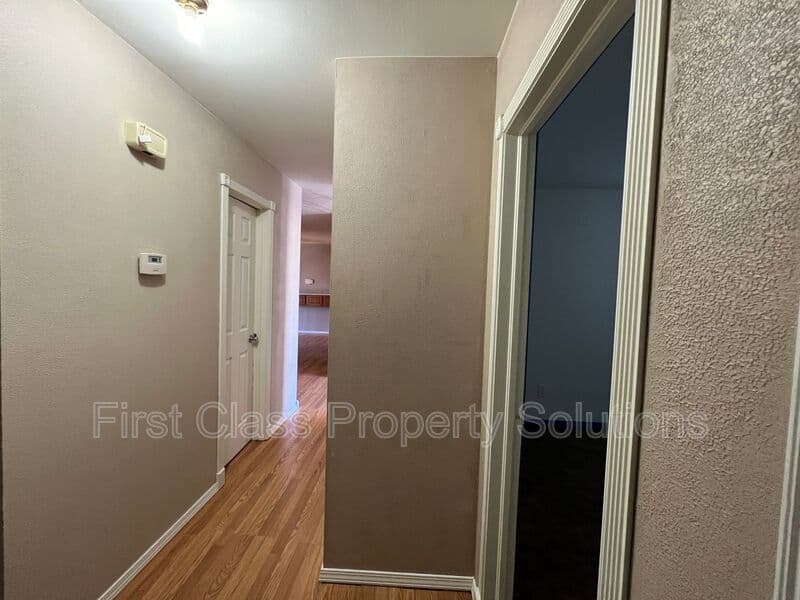 Del City House: 3200 Del Rancho Rd