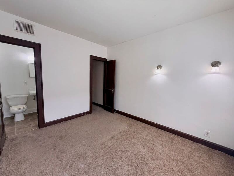 Independence House: 625 West Maple Avenue