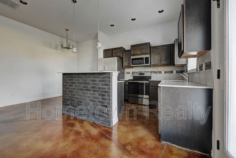 Edmond Townhome: 459 S Fretz Avenue
