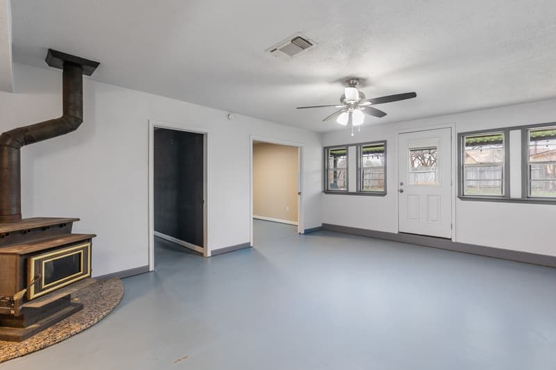 Burnet House: 400 North River Oaks Drive