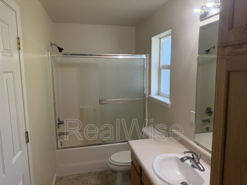 Grants Pass Condo: 327 Pardee Ln