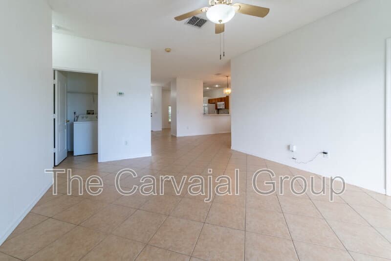 Orlando House: 4434 Waterside Pointe Cir