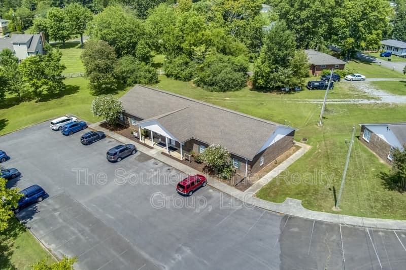 Etowah House: 305 Grady Road - 1