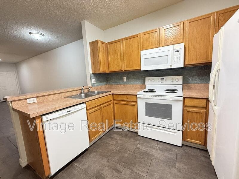 Riverview House: 6339 Osprey Lake Cir