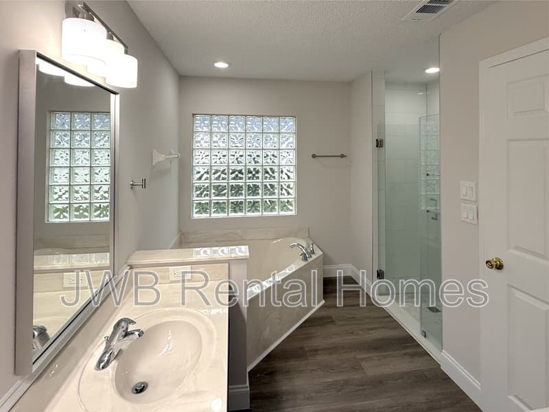 Saint Johns House: 557 Grand Parke Dr