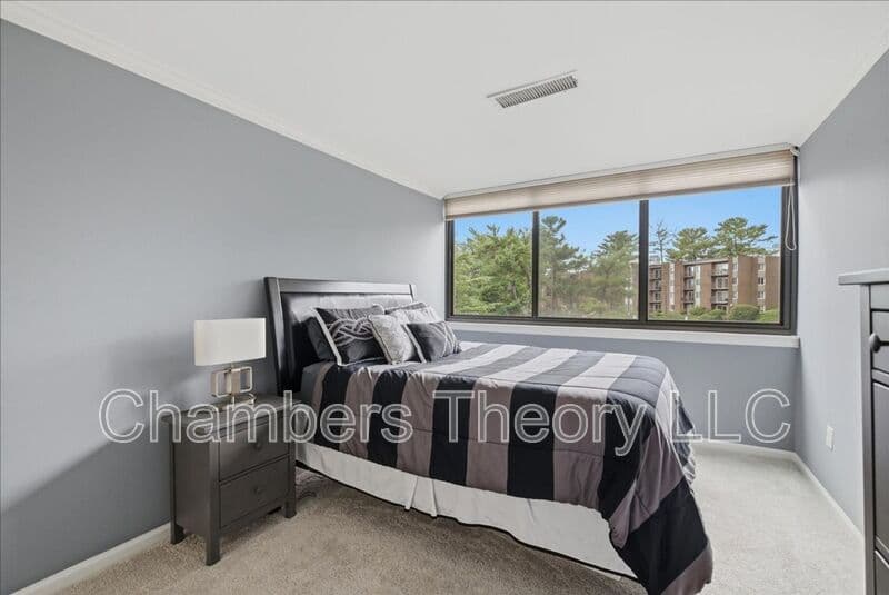 Alexandria Condo: 8 S Van Dorn St