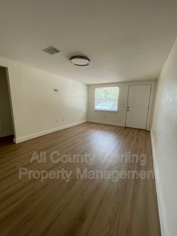 Lake City Apartment: 201 SE Beech Street