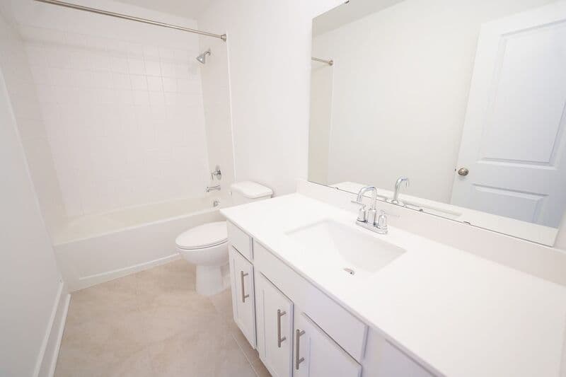 Bloomingdale House: 128 Kingswood Cir