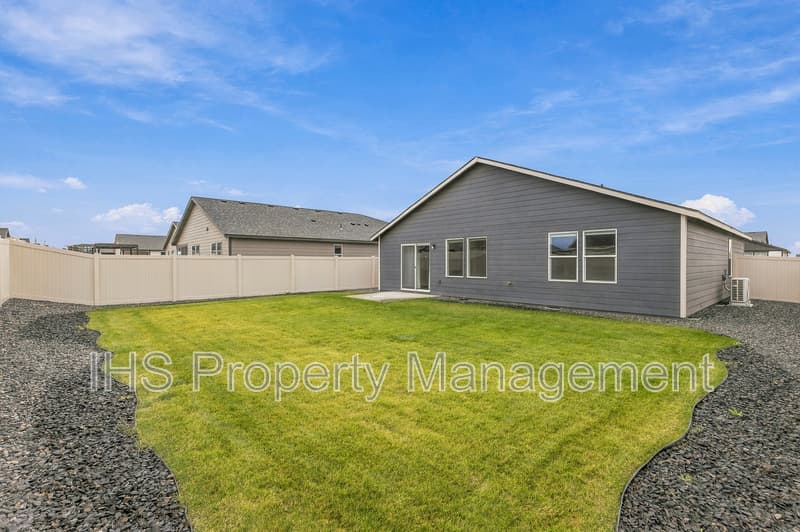 Pasco House: 11329 Dunsmuir Dr,