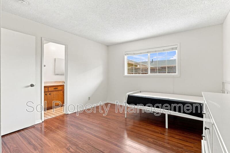 Santa Cruz House: 426 Swift Street
