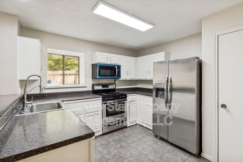 Dallas House: 4710 Fallon Place