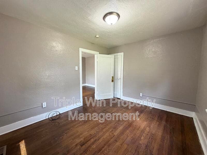 Saint Louis House: 8530 Lowell St