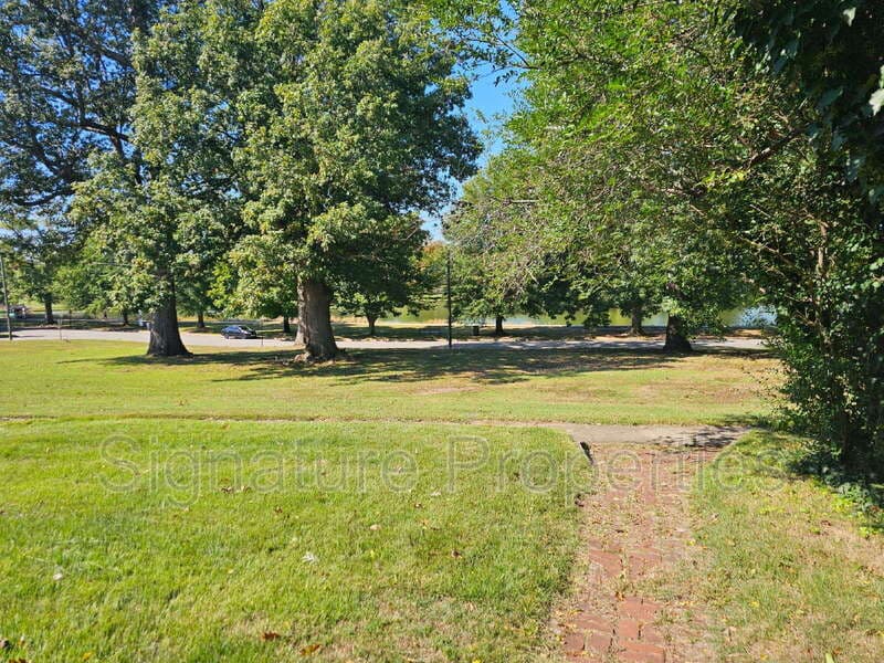Richmond Condo: 903 Lake Rd