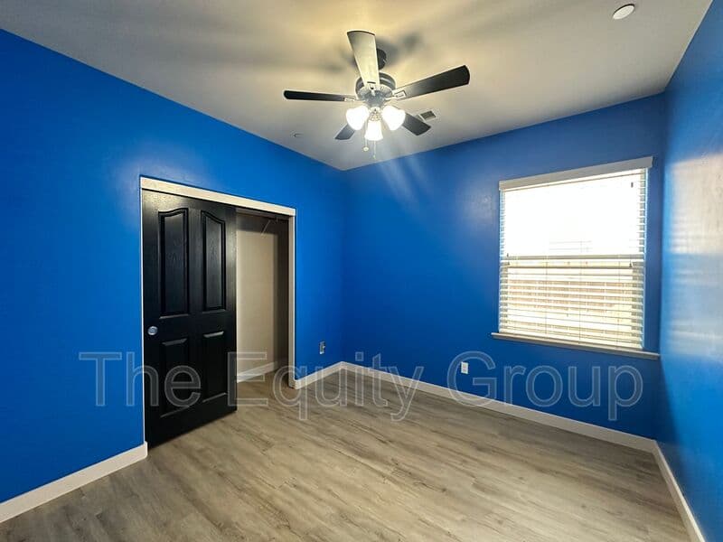 Farmersville House: 421 W. Trinta St