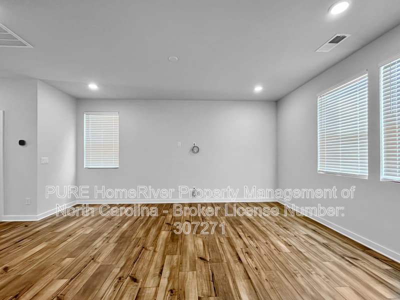 Hickory House: 2957 31st St Ln NE