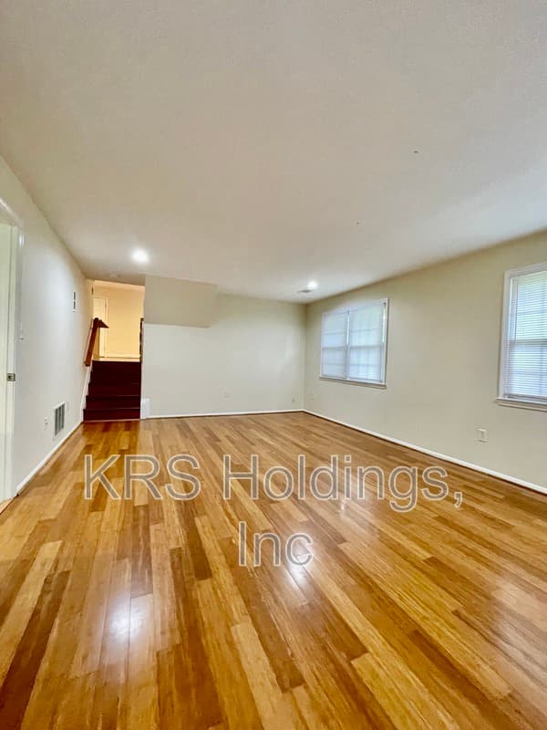 Woodbridge House: 11969 Dolly Madison Cir