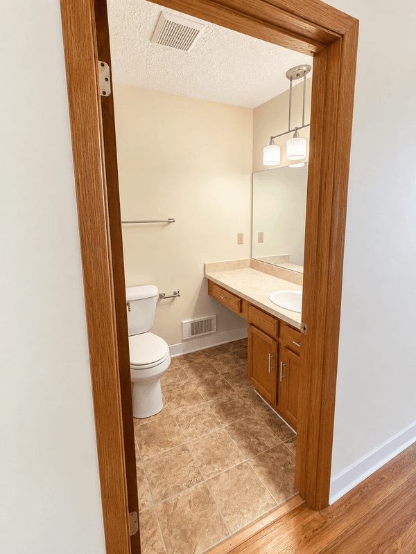 Medina Condo: 565 Leisure Lane