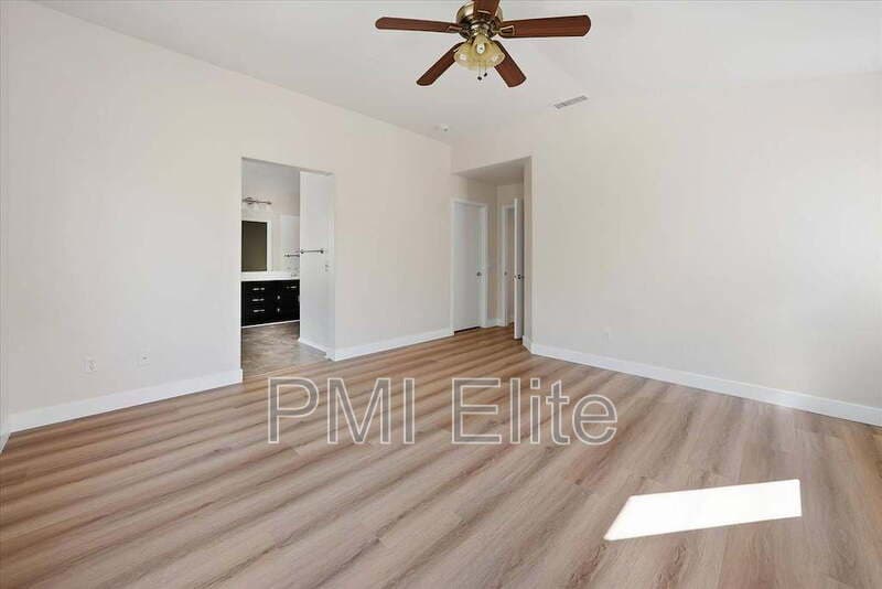 Castaic House: 32029 Cypress Way