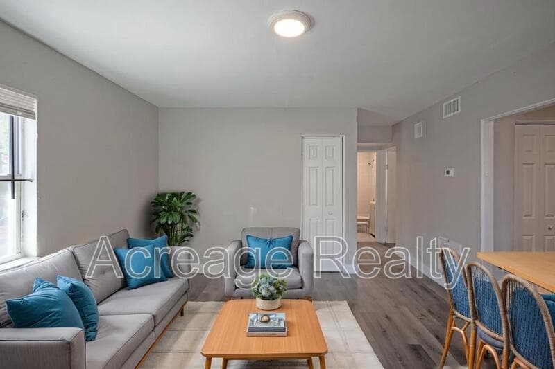 Jacksonville House: 1652 Myrtle Ave N