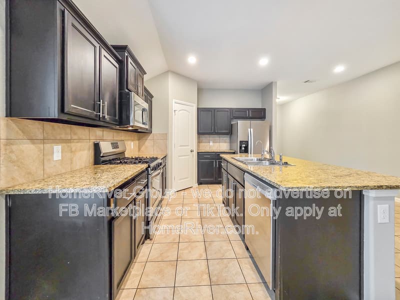 Fort Worth House: 8441 Comanche Springs Dr