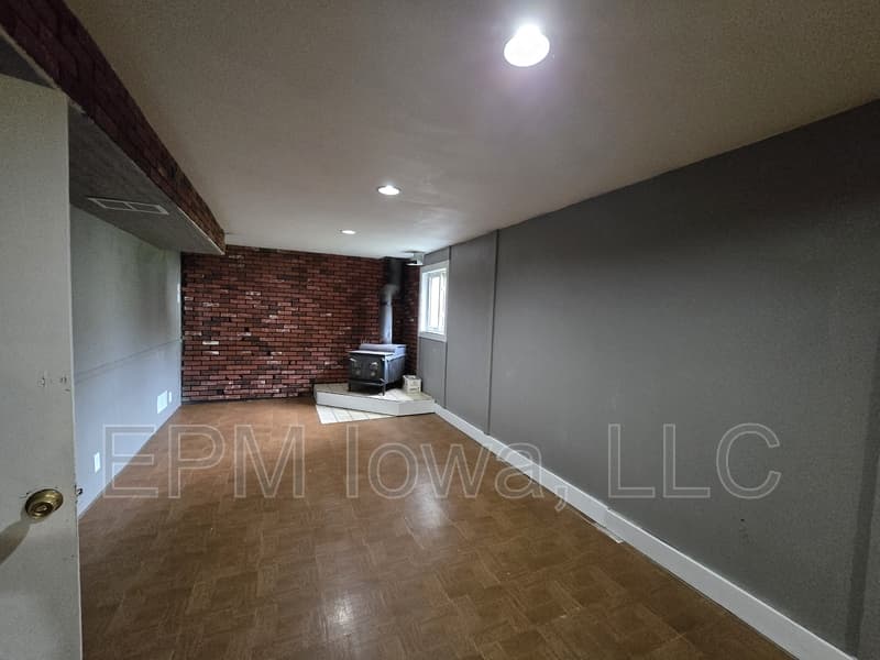 Waterloo House: 1242 Edgewood Drive