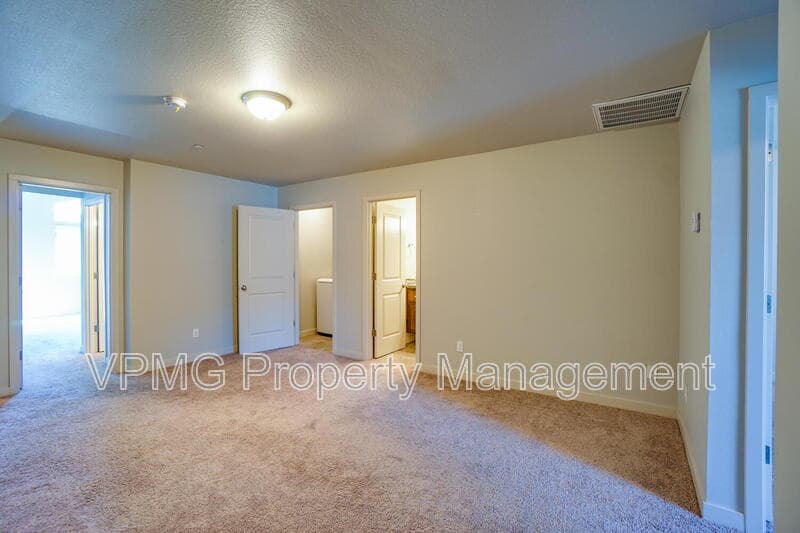 Ridgefield Townhome: 187 North 44th Place