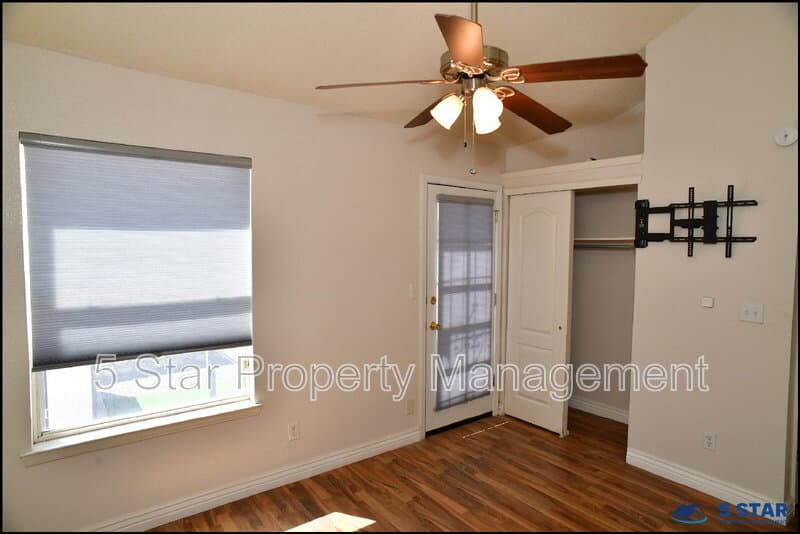 El Paso House: 12062 Ben Proctor Dr