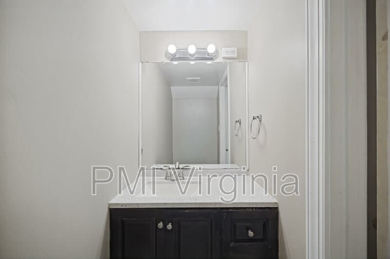 Virginia Beach Townhome: 835 N Buckingham Ct