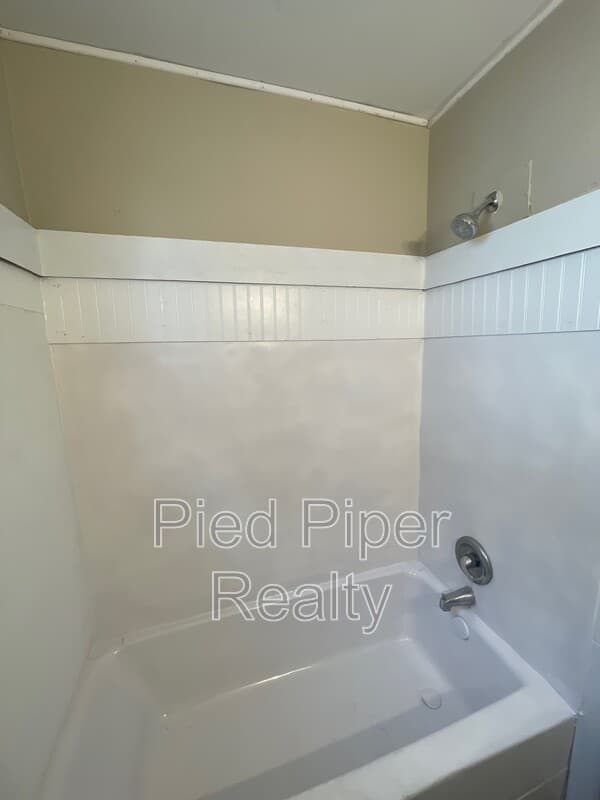 Freeport House: 1254 S Chicago Ave