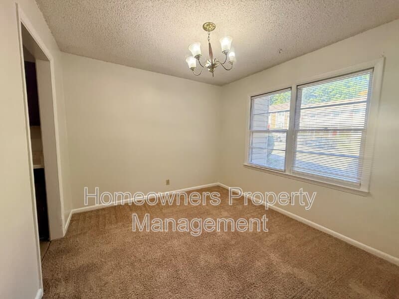 Fayetteville House: 599 Winding Creek Rd