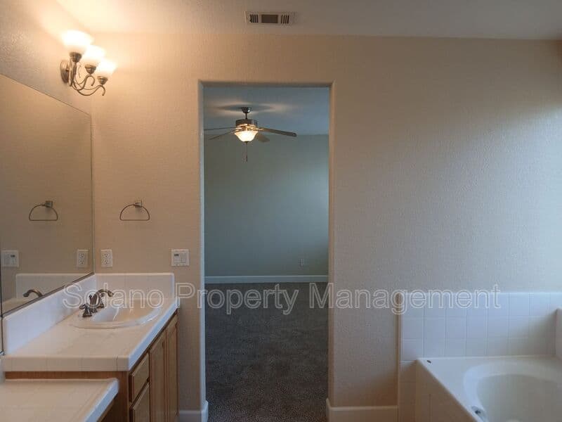 Vacaville House: 2167 Newcastle Dr.