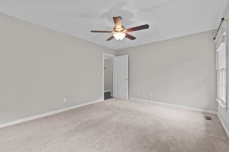 Fayetteville House: 810 Whispering Pines Road