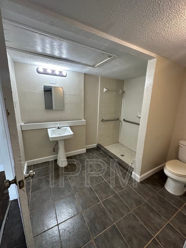 Harlingen House: 501 W Pierce Ave