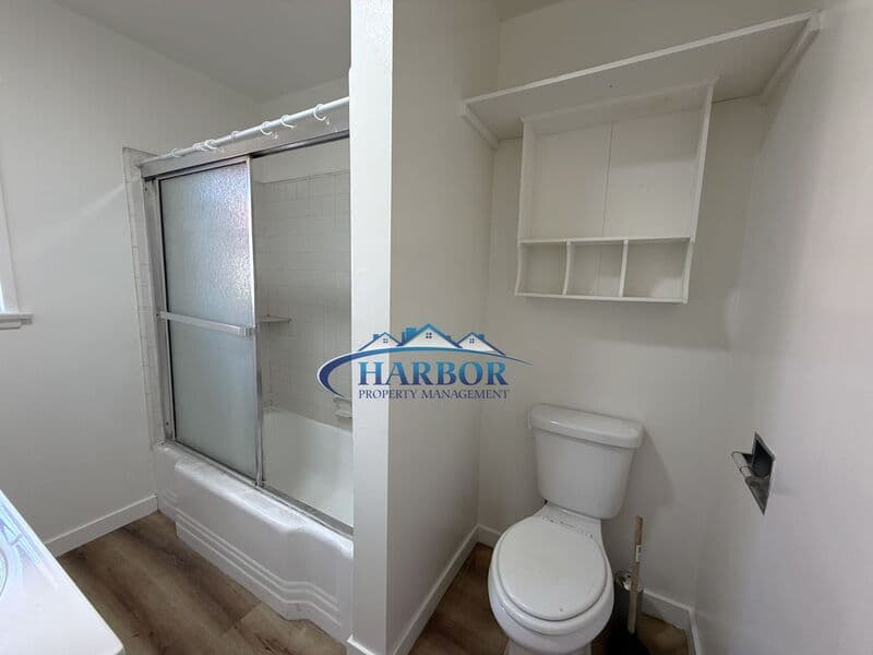 Inglewood House: 215 W Manchester Blvd