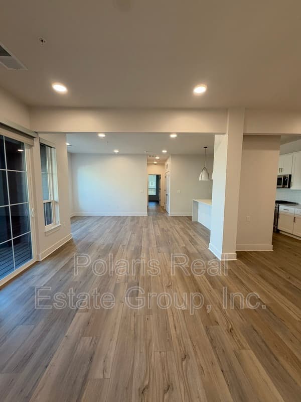Carmel Condo: 925 Veterans Way