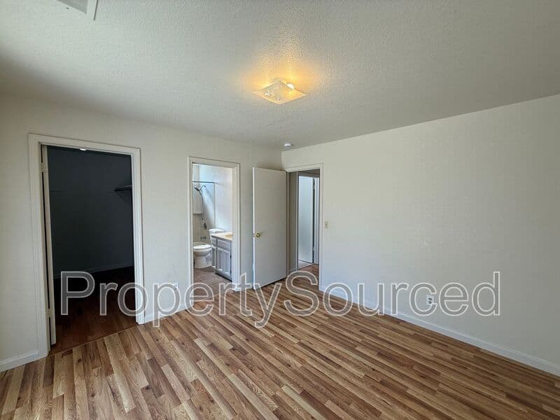 Lathrop House: 15050 Hollyhock Ct
