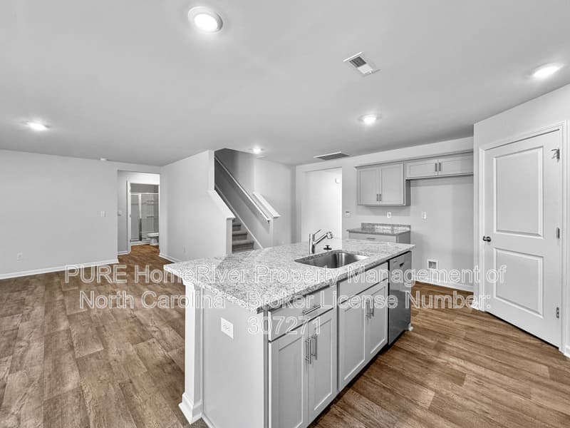Winston Salem House: 4716 Mount Hope Dr