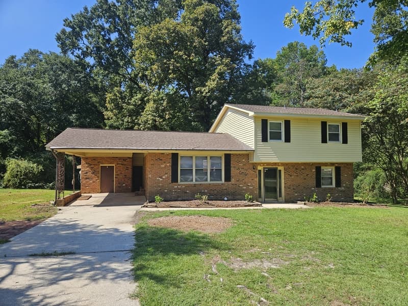 Raeford House: 415 College Drive