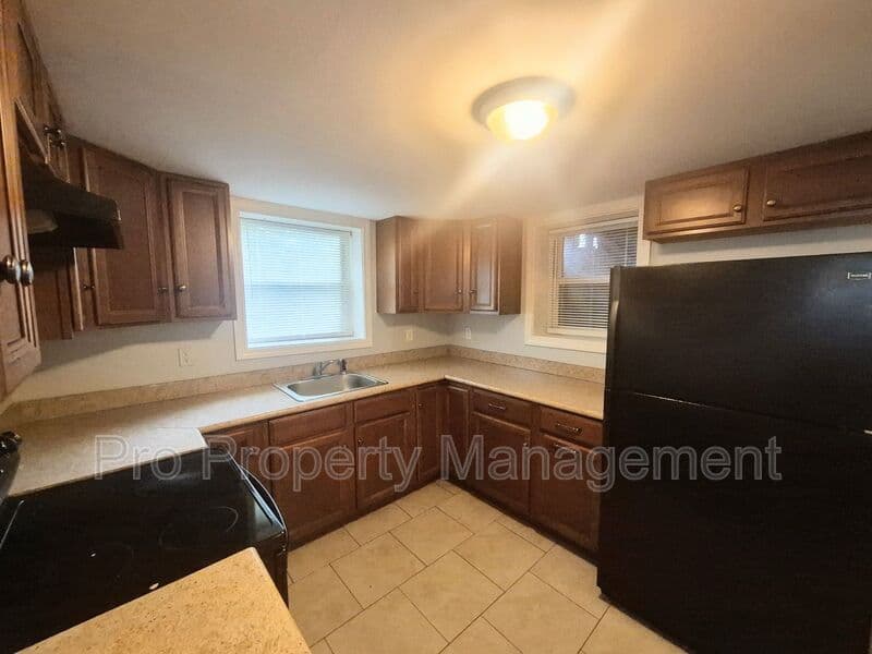 Oakville House: 14 Edgewood Rd