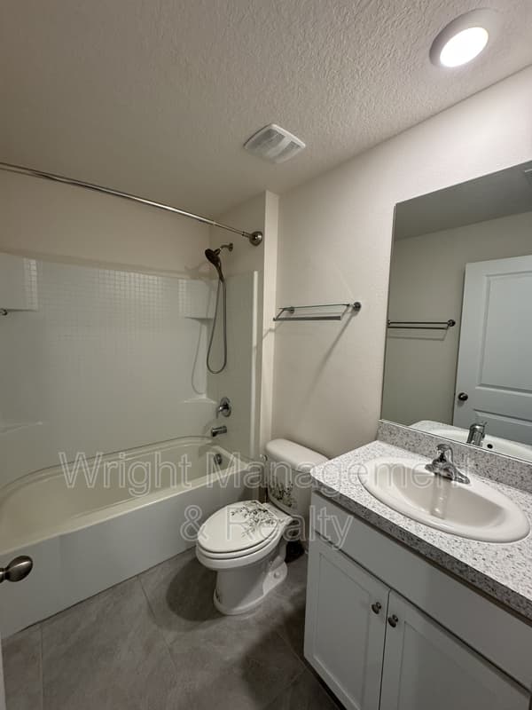 Wimauma House: 5586 Logan Cave Avenue