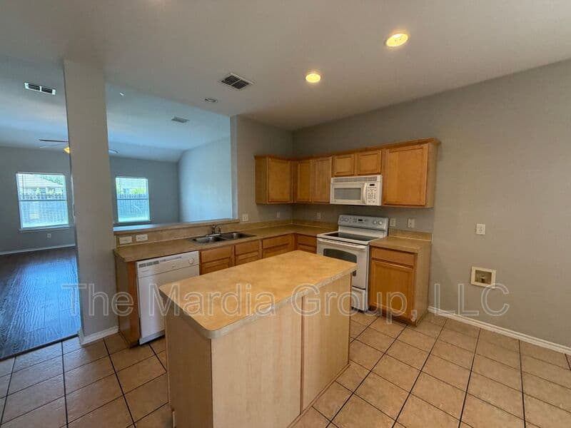 Ft. Worth House: 8512 Prairie Wind Trl
