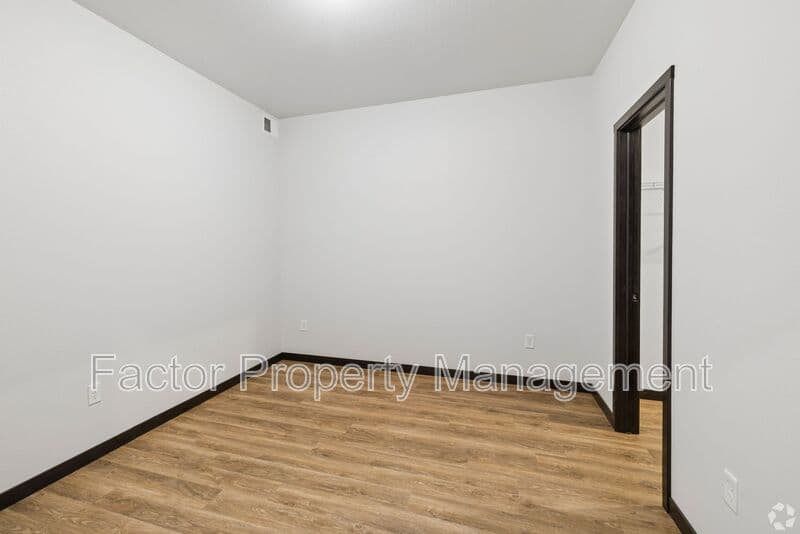 North Mankato Condo: 2090 Carlson Dr.