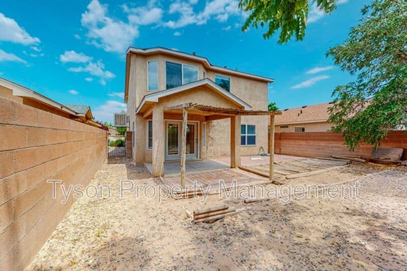 Albuquerque House: 6316 Dante Ln NW