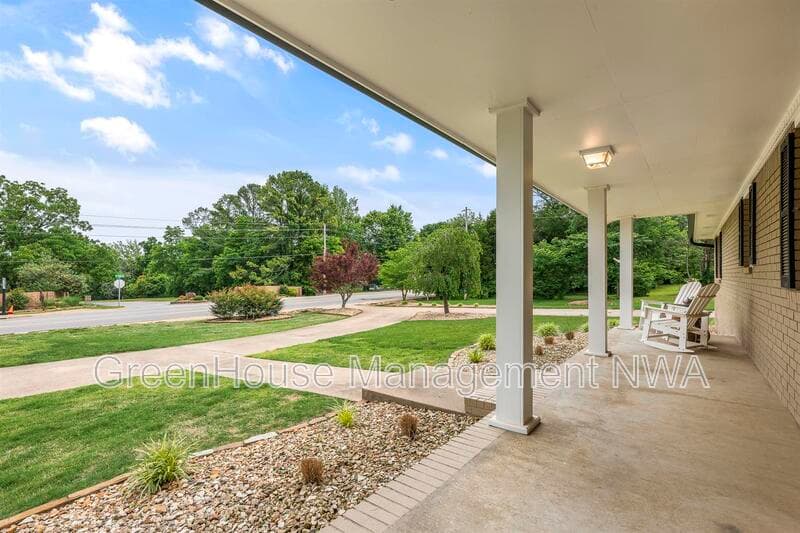 Bentonville House: 1609 SW 2nd Street