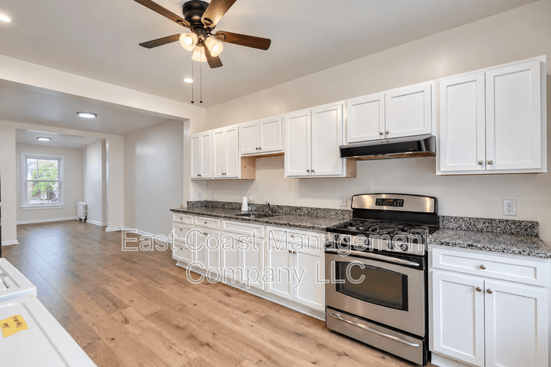 Baltimore House: 2620 E Preston St