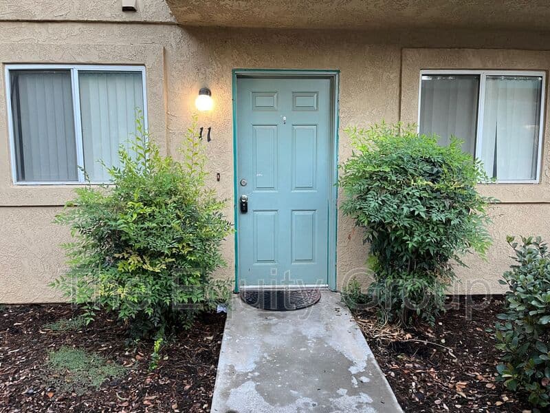 Porterville Condo: 120 E Henderson Ave