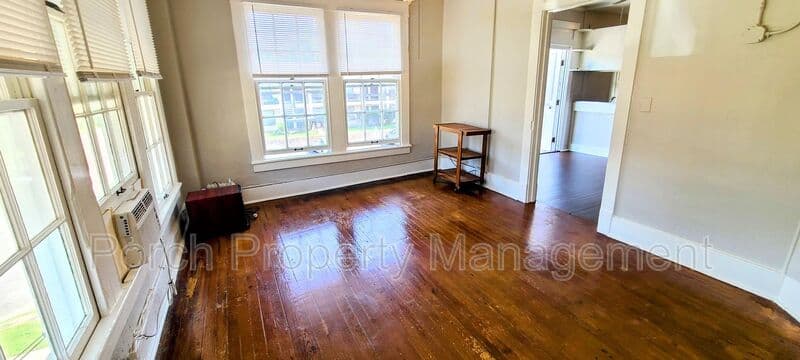 Pensacola Condo: 320 N Barcelona St