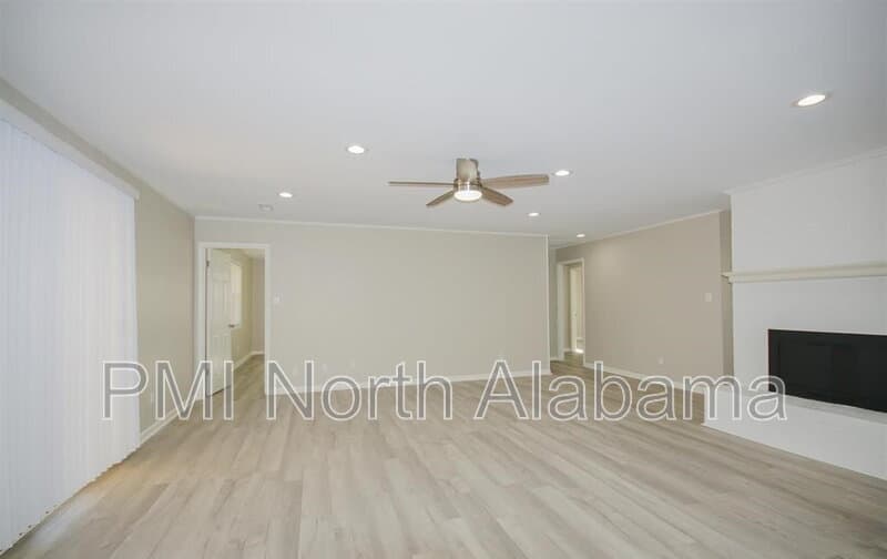 Decatur House: 1910 Manchester Ave SW