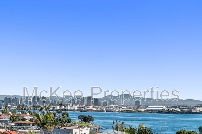 San Diego House: 307 San Elijo Street