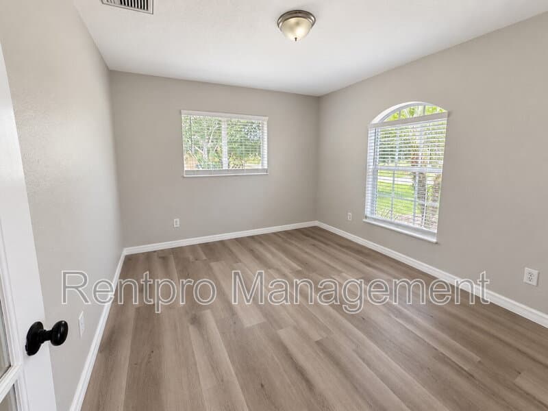 North Port House: 6184 Hollywood Ave